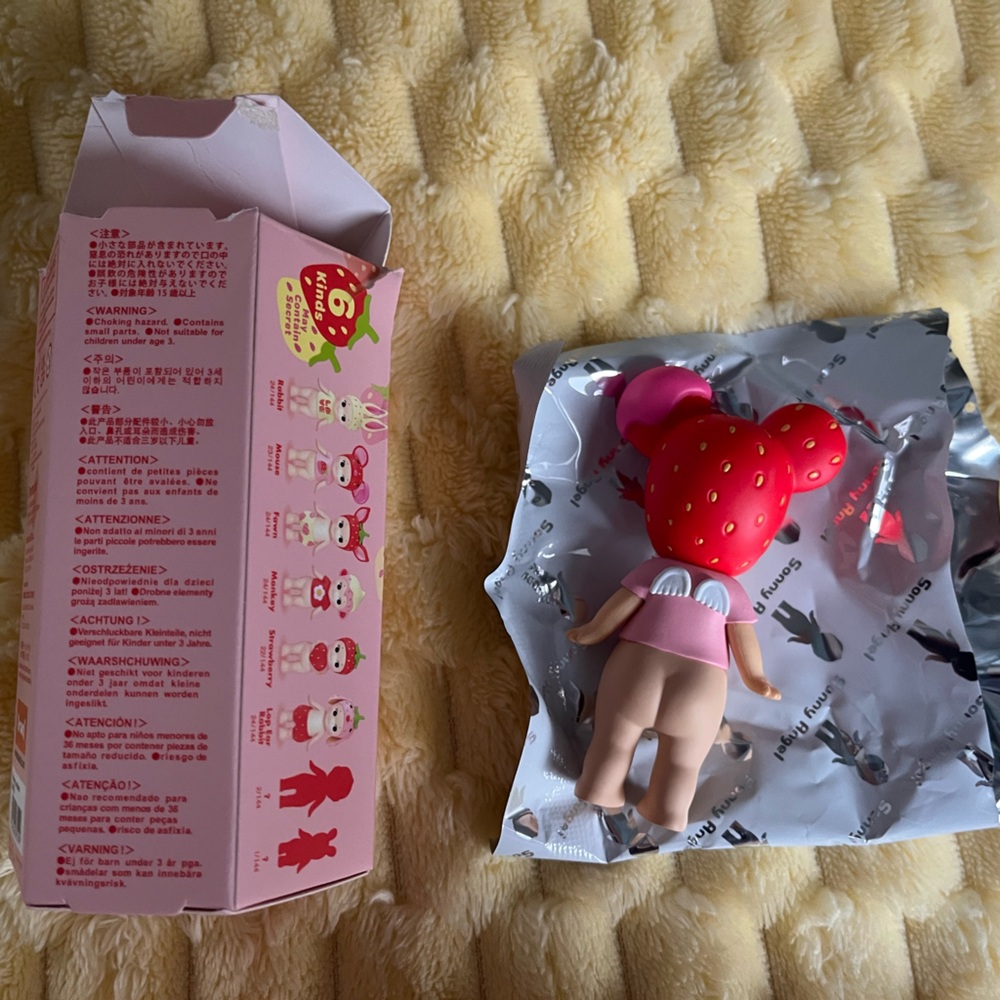 SONNY ANGEL Strawberry Love Series - Mouse Figurine - Picture 5 of 5
